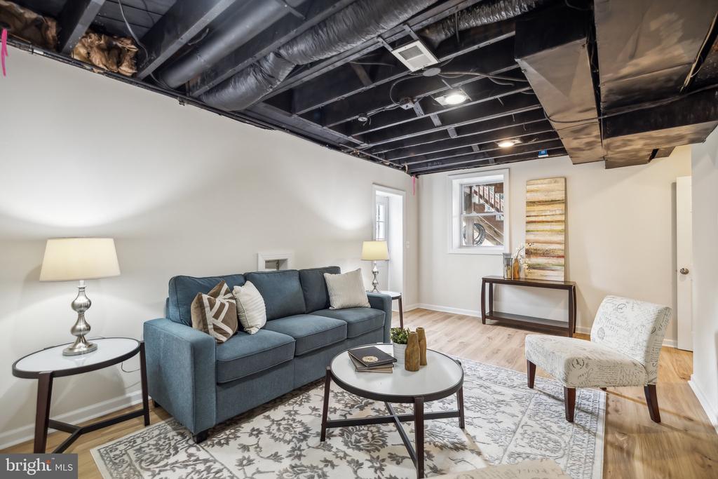 2410 Davis Ave