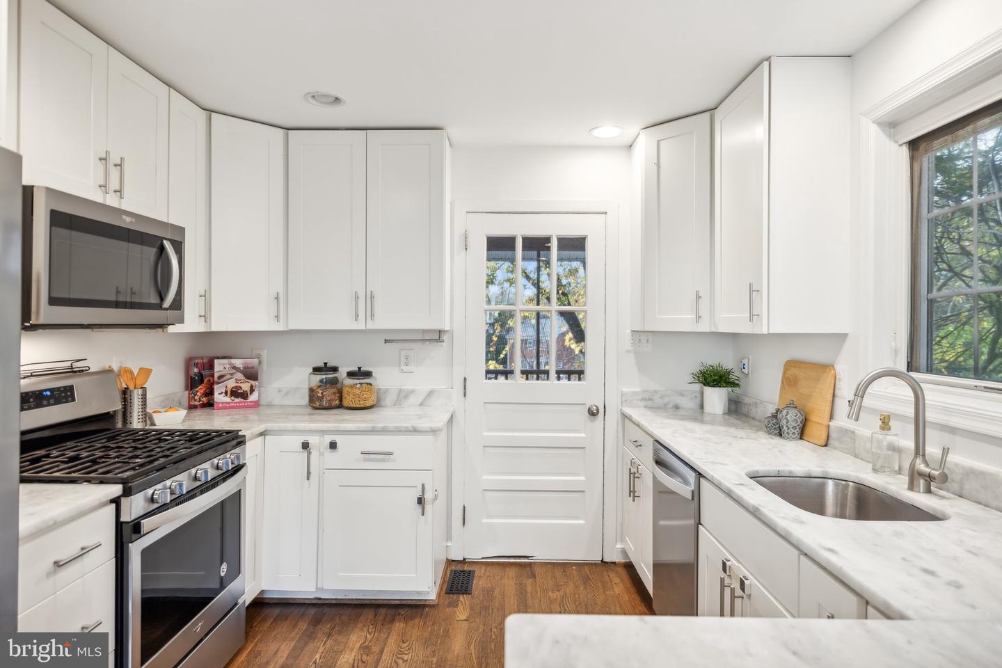 2410 Davis Ave