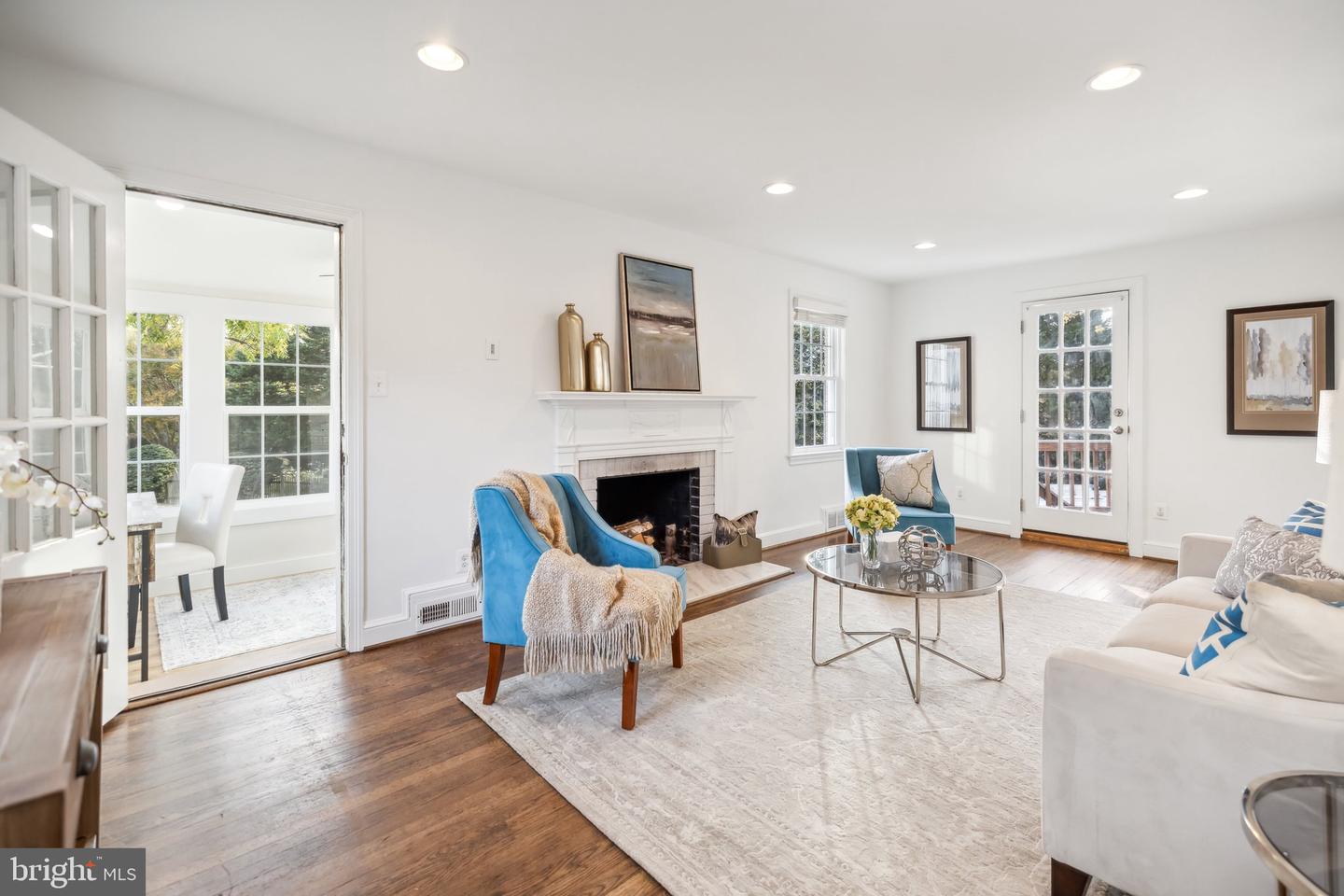 2410 Davis Ave
