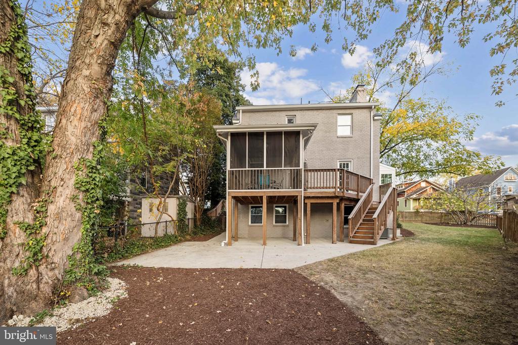 2410 Davis Ave