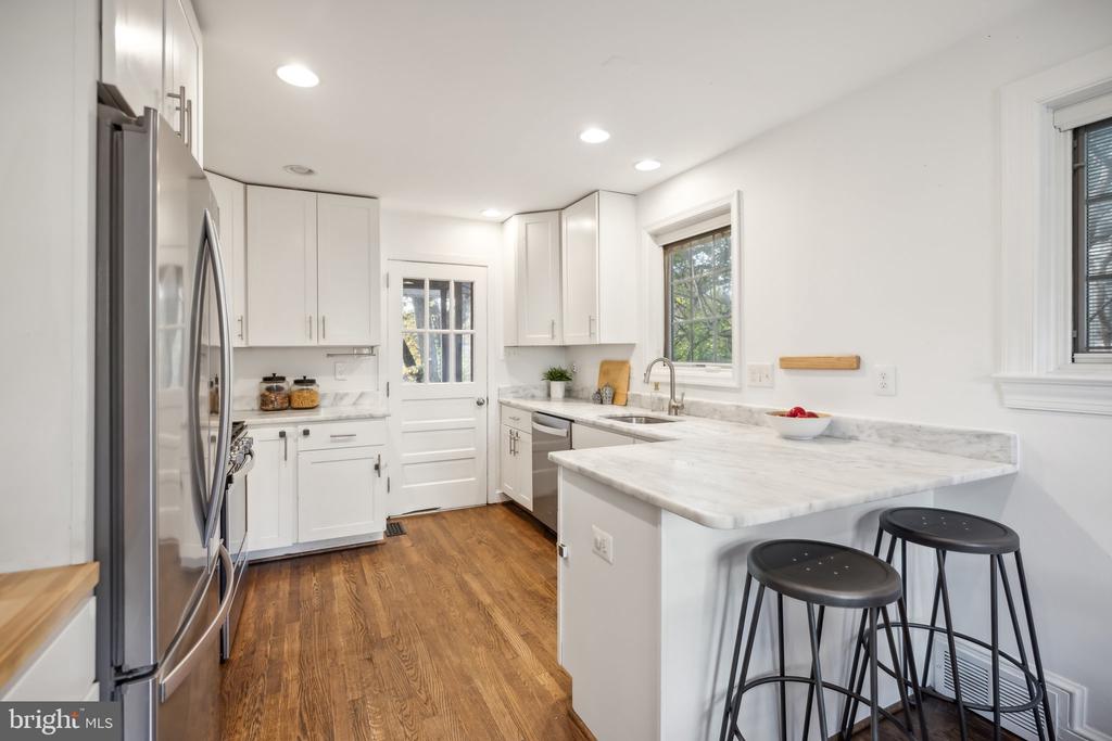 2410 Davis Ave