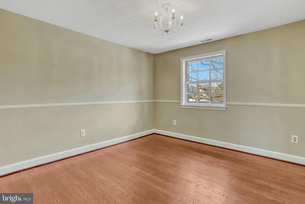 826 W Braddock Rd