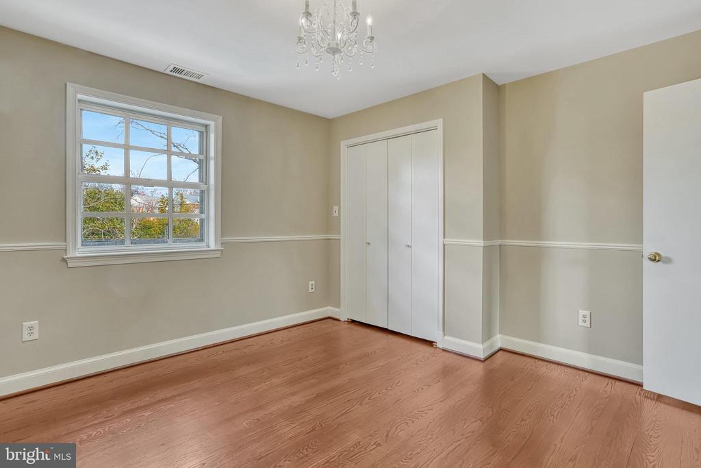 826 W Braddock Rd
