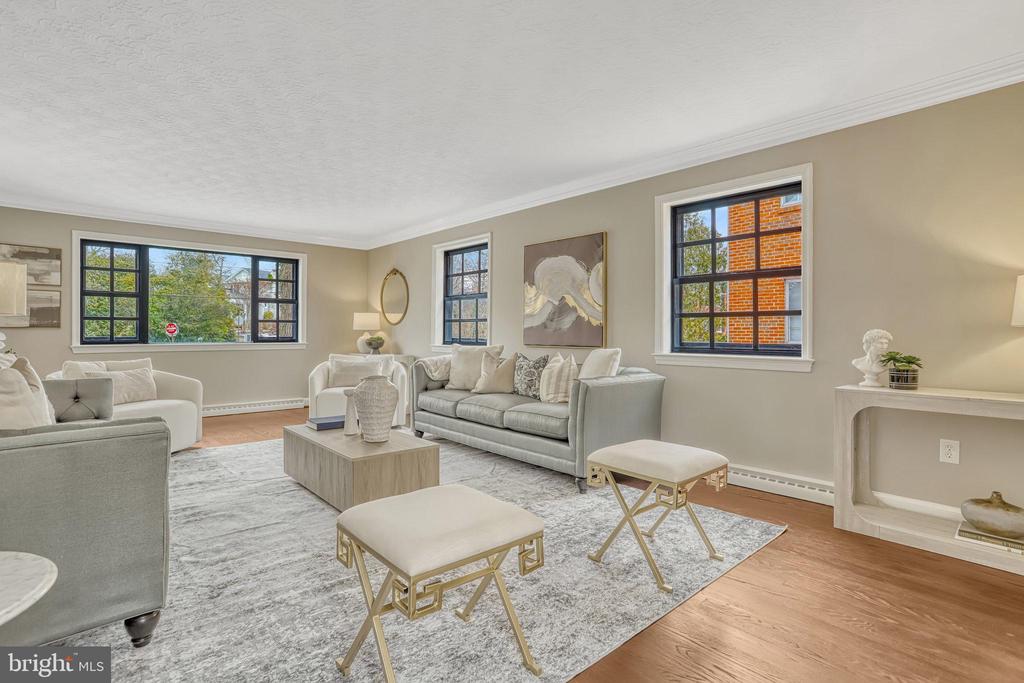 826 W Braddock Rd