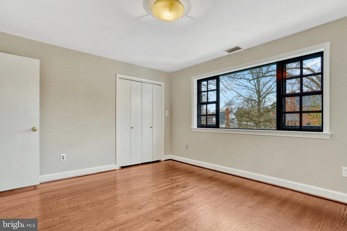 826 W Braddock Rd