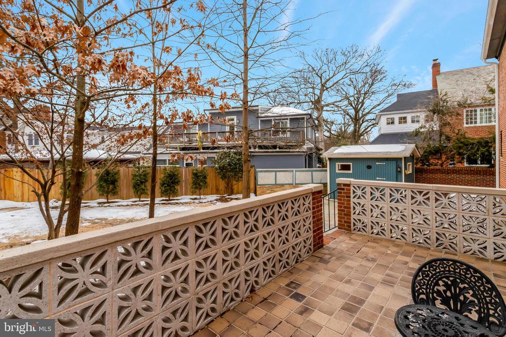 826 W Braddock Rd