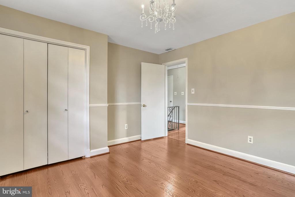 826 W Braddock Rd