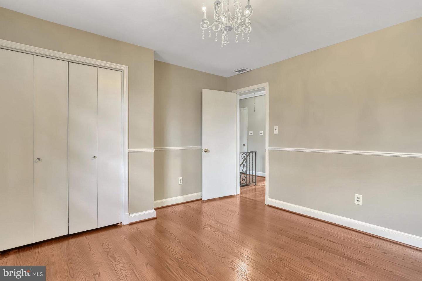 826 W Braddock Rd