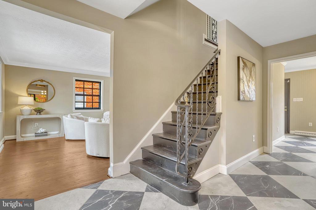 826 W Braddock Rd