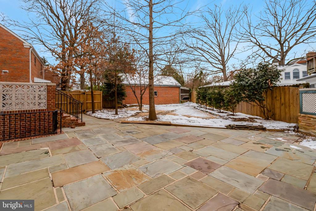 826 W Braddock Rd