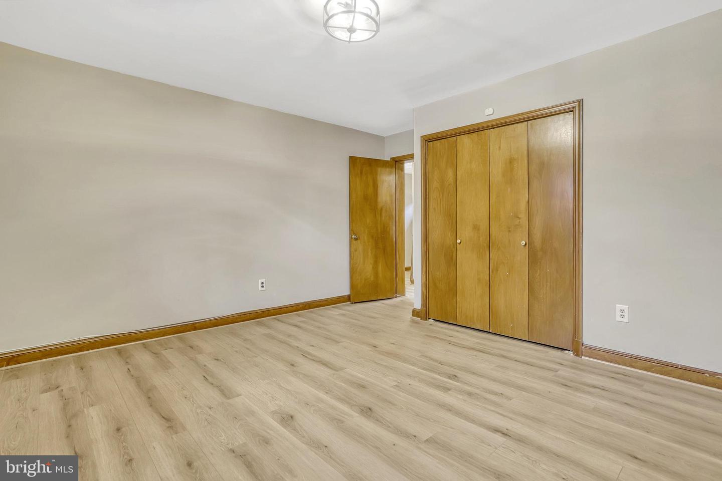 826 W Braddock Rd