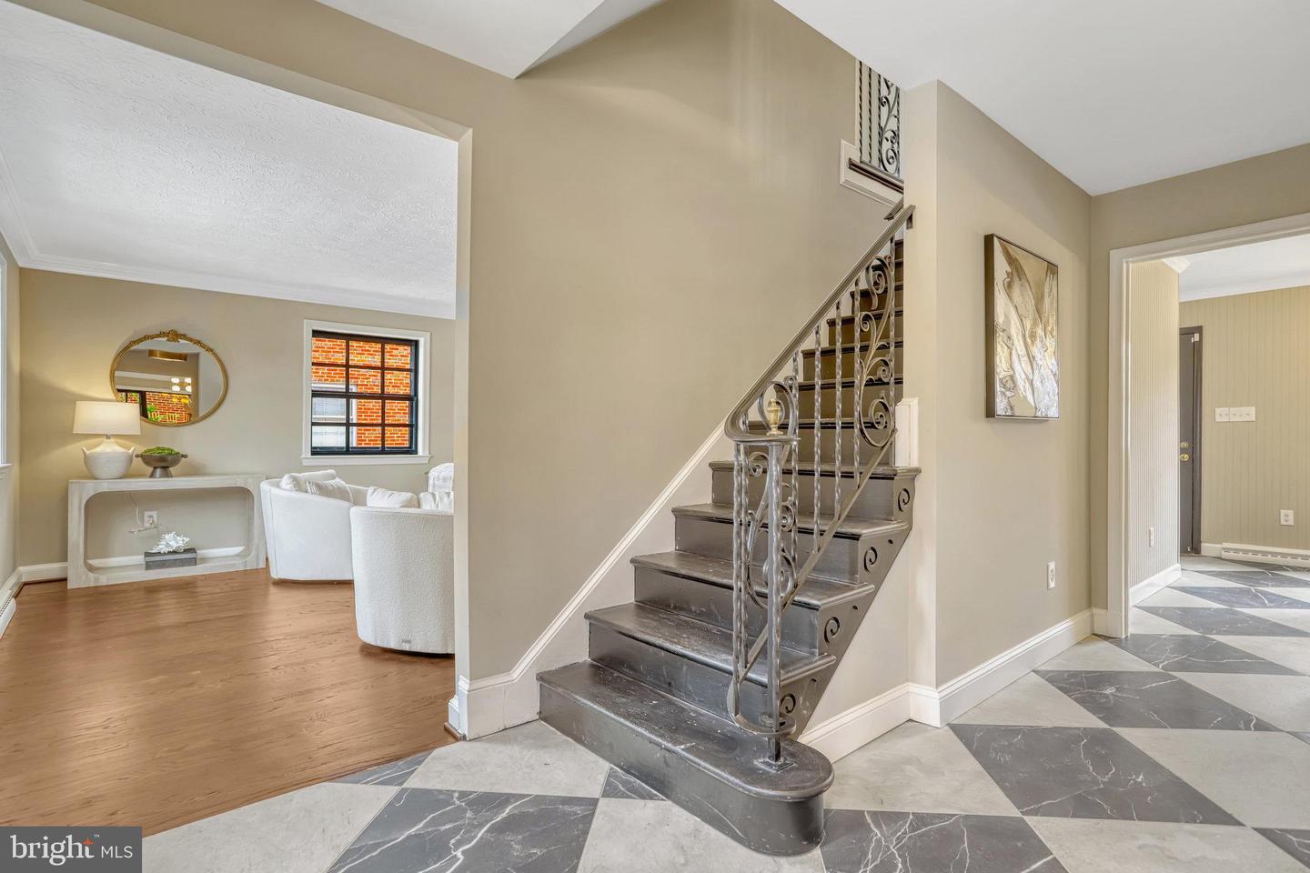 826 W Braddock Rd