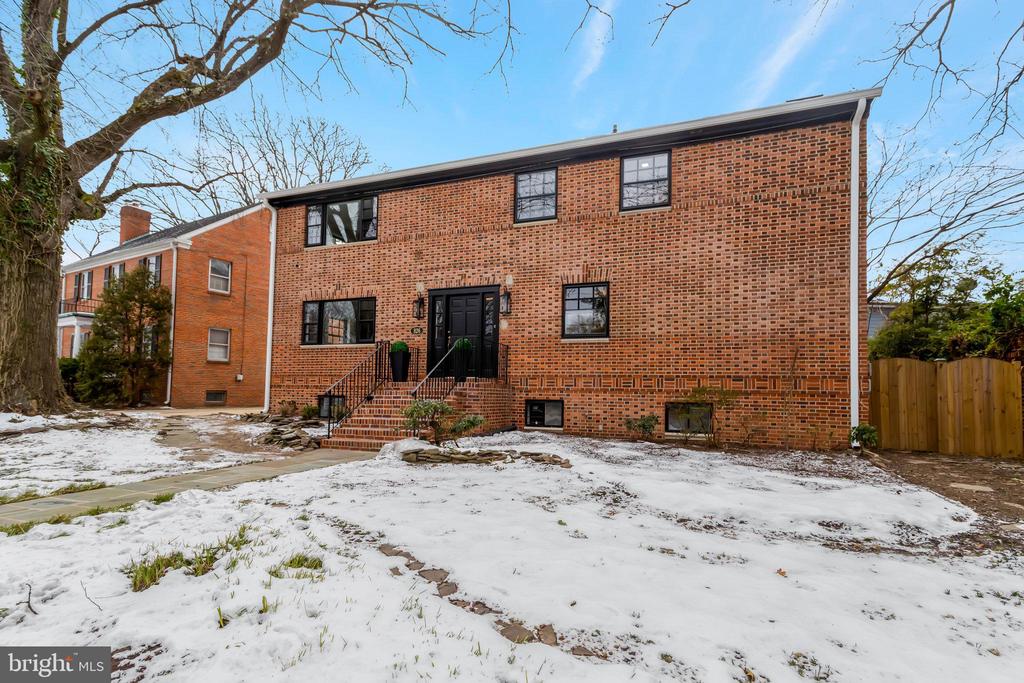 826 W Braddock Rd