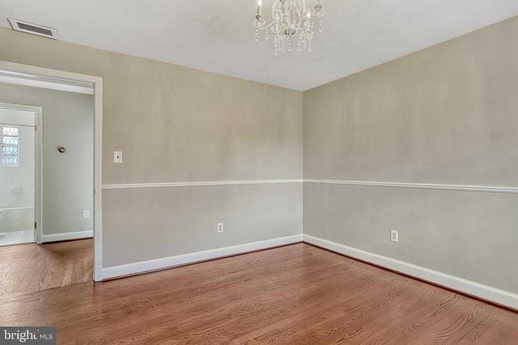 826 W Braddock Rd