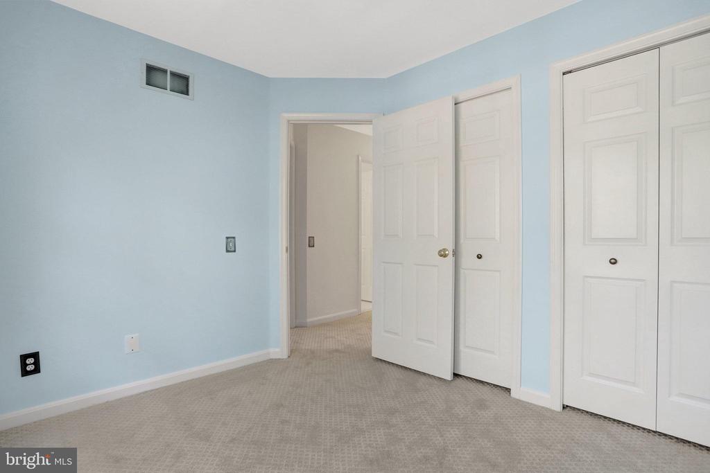 51 Arell Ct