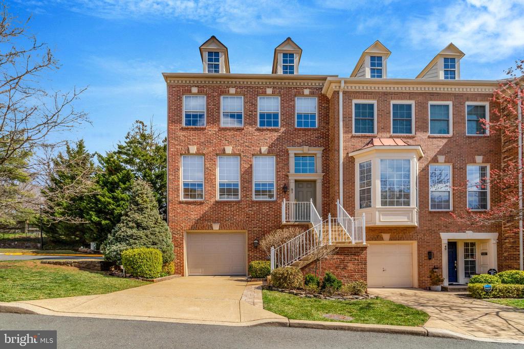 51 Arell Ct