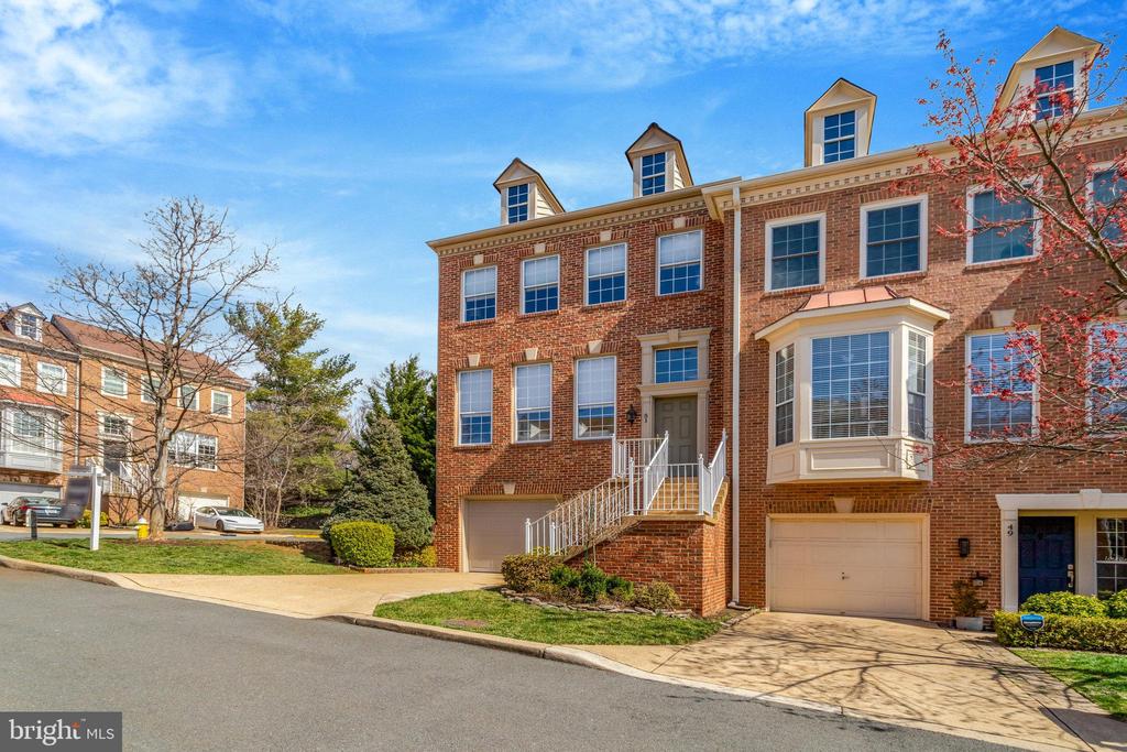 51 Arell Ct