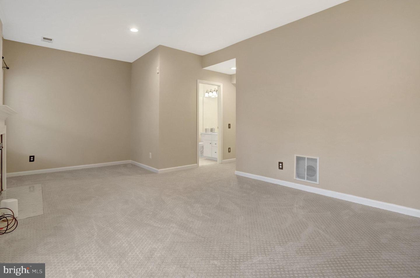 51 Arell Ct