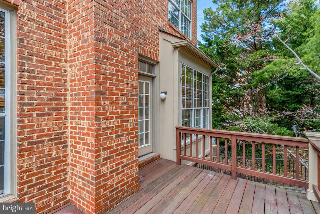 51 Arell Ct