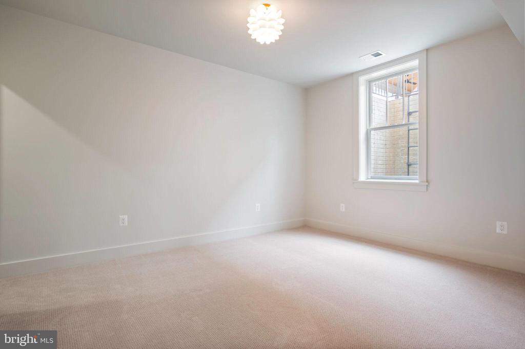 315 E Howell Ave