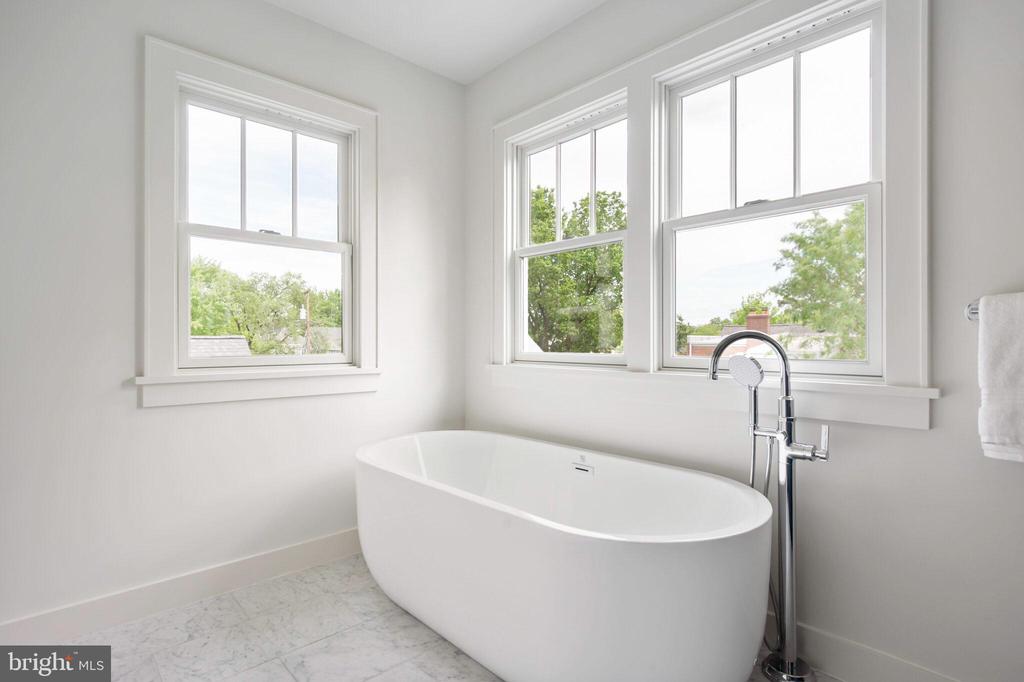315 E Howell Ave
