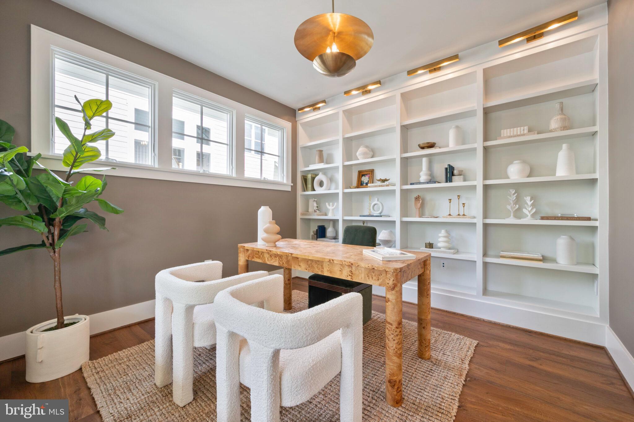 315 E Howell Ave