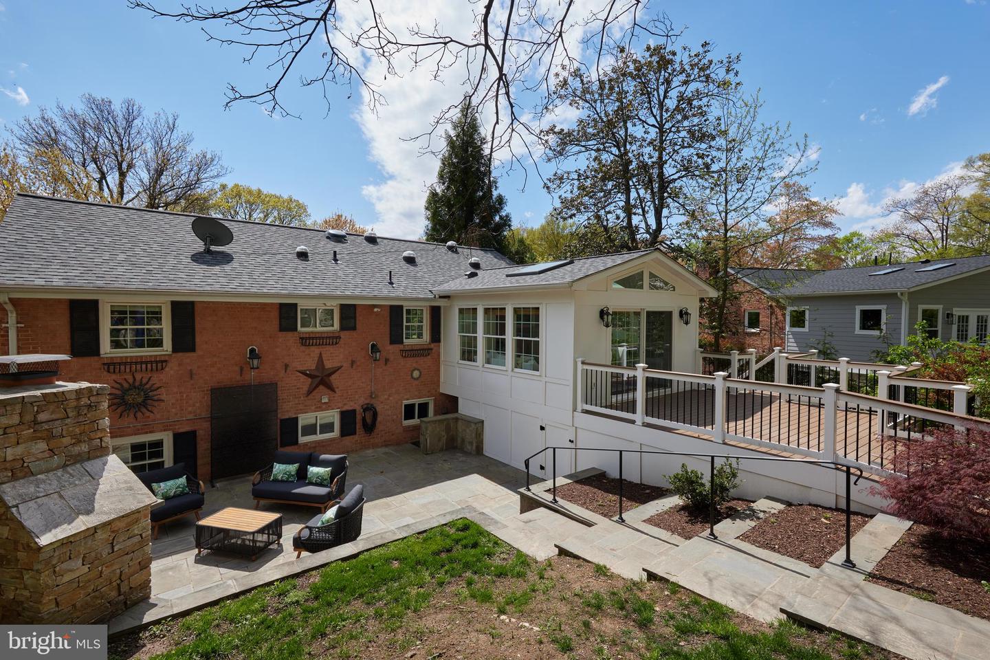 4709 Peacock Ave