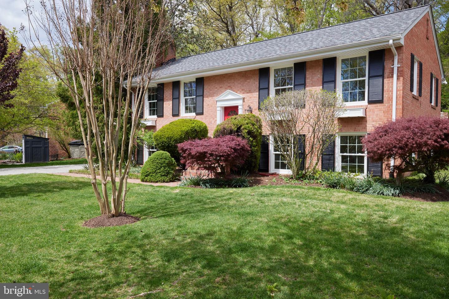 4709 Peacock Ave