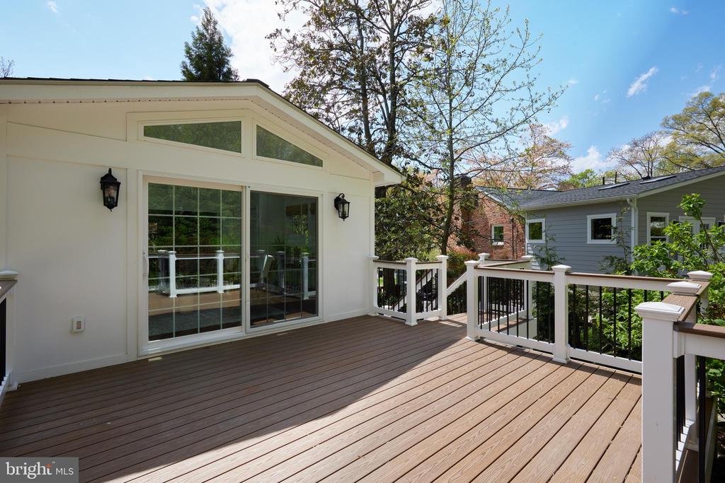 4709 Peacock Ave