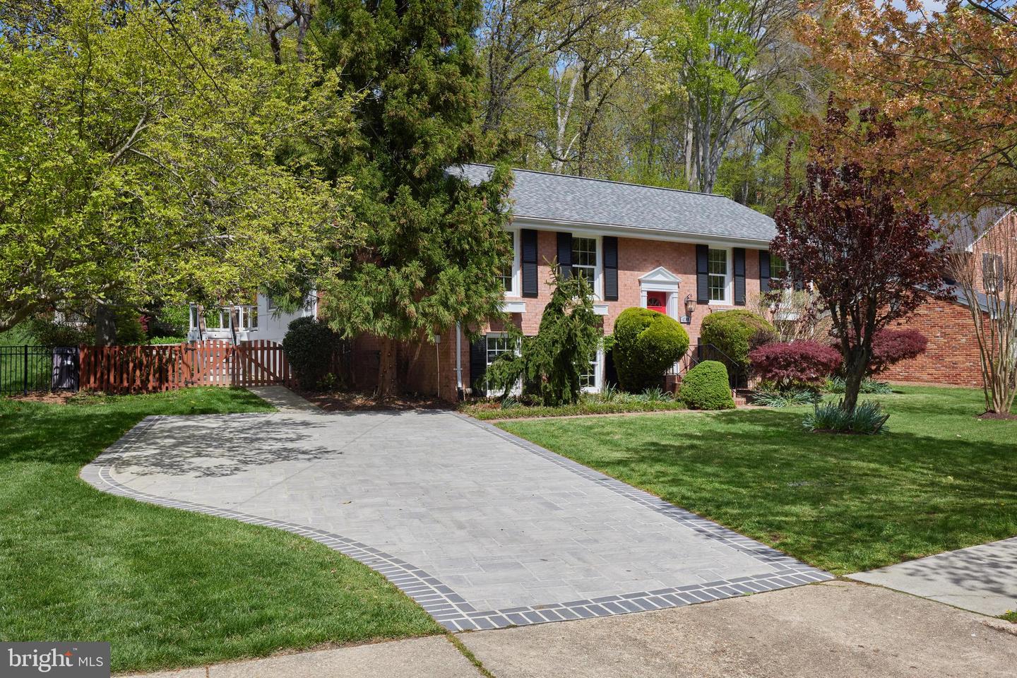4709 Peacock Ave