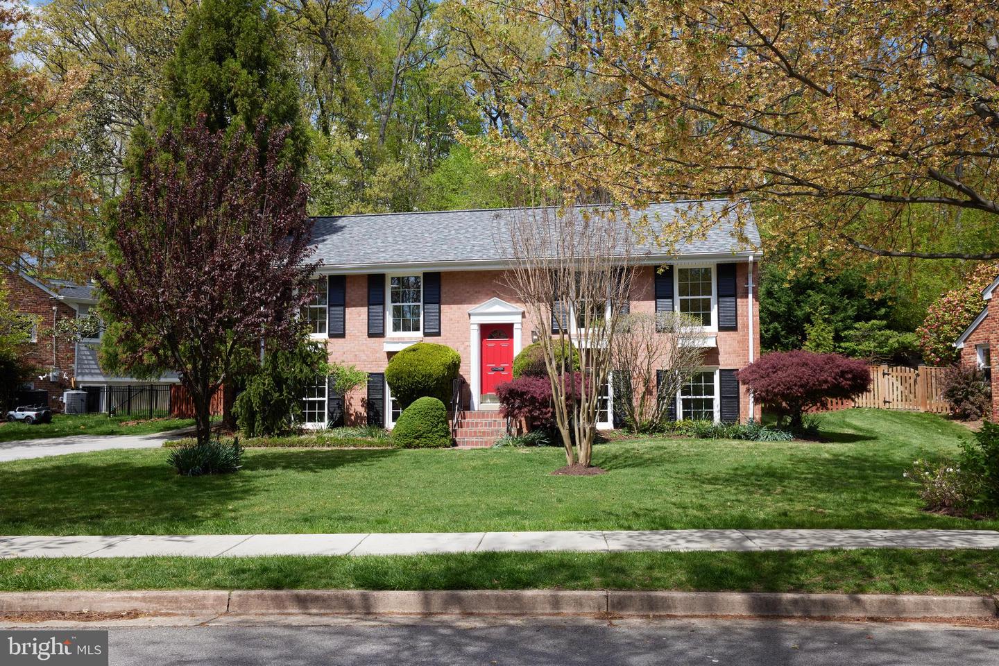 4709 Peacock Ave