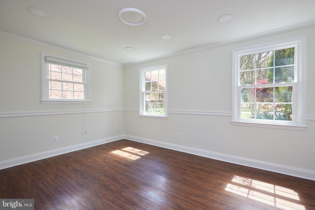 4709 Peacock Ave