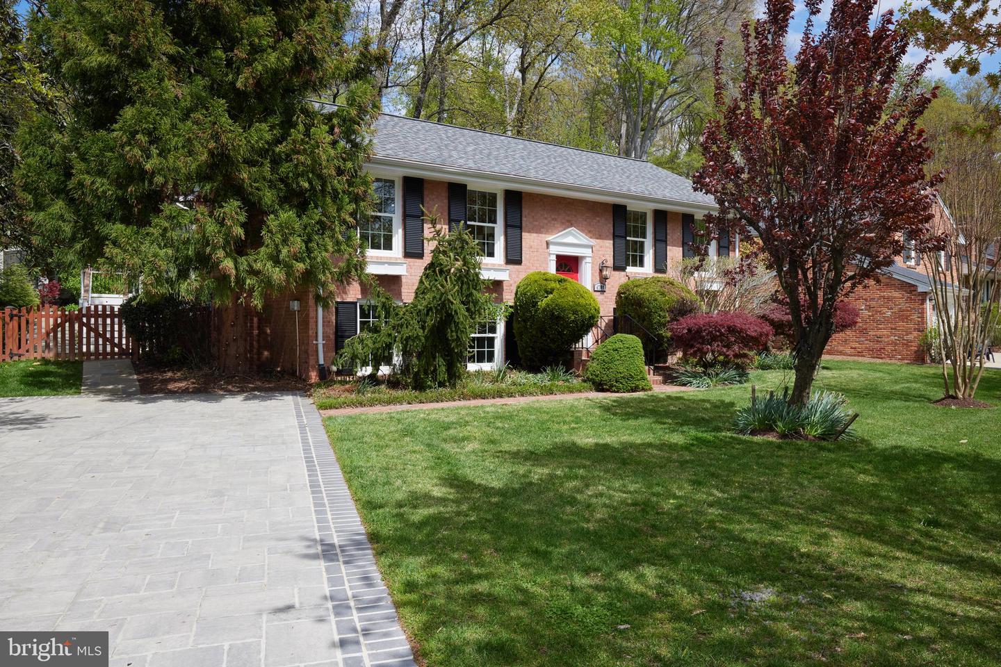 4709 Peacock Ave