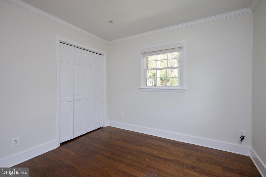 4709 Peacock Ave