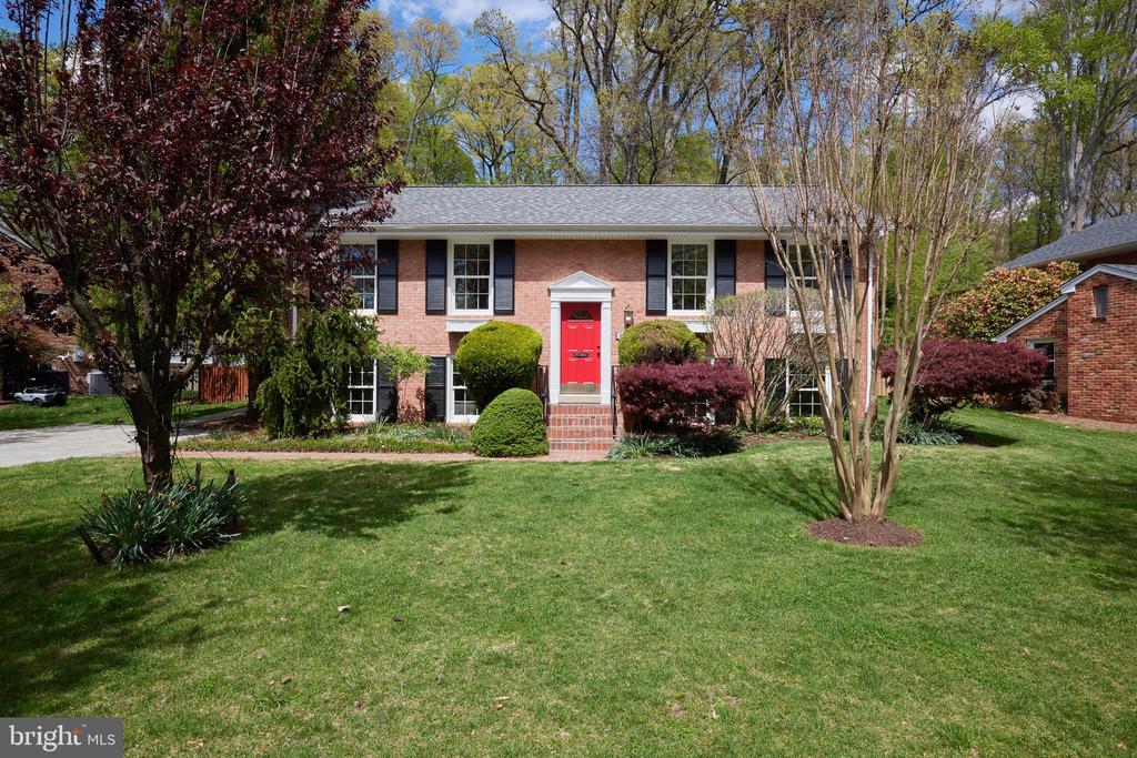4709 Peacock Ave