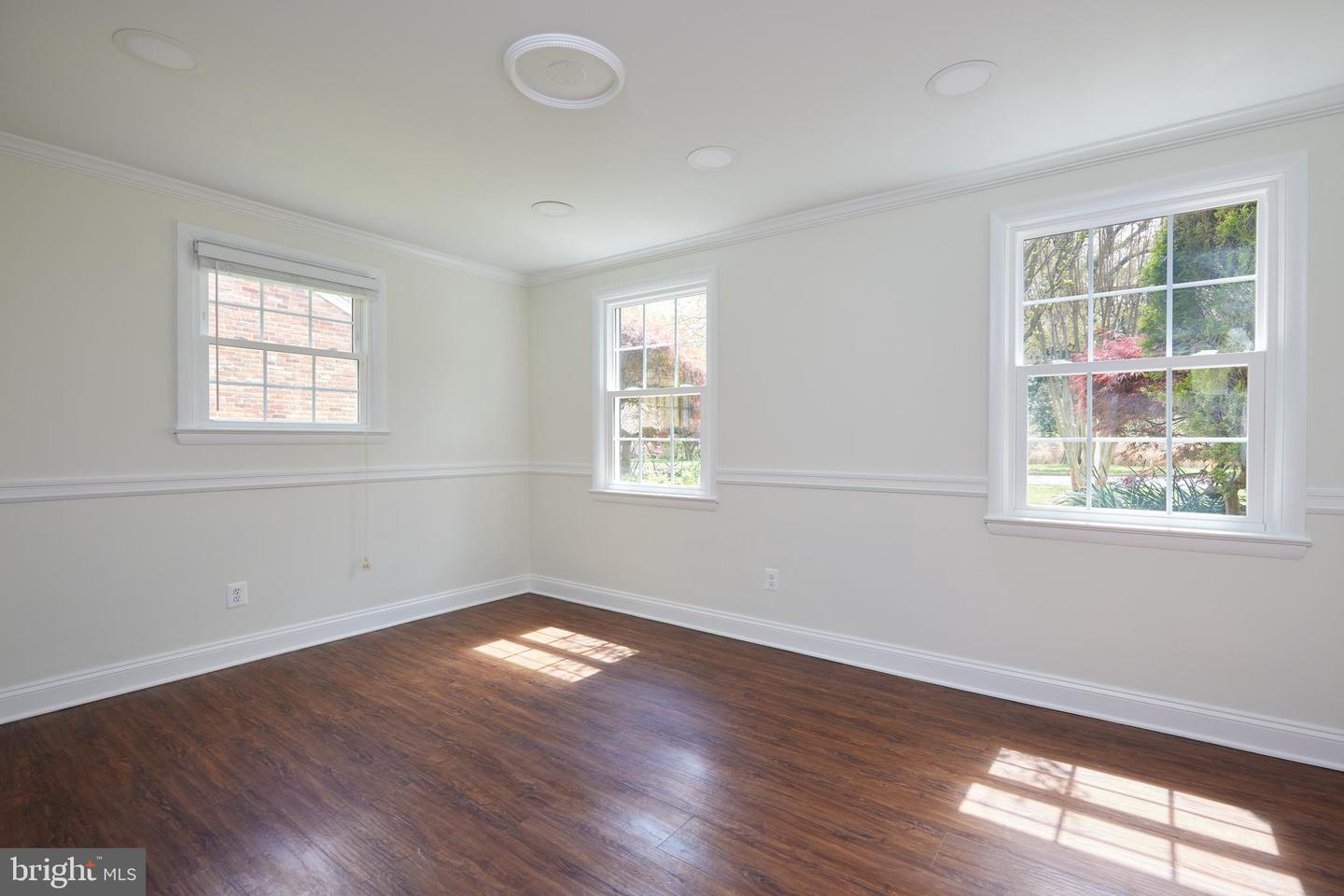 4709 Peacock Ave