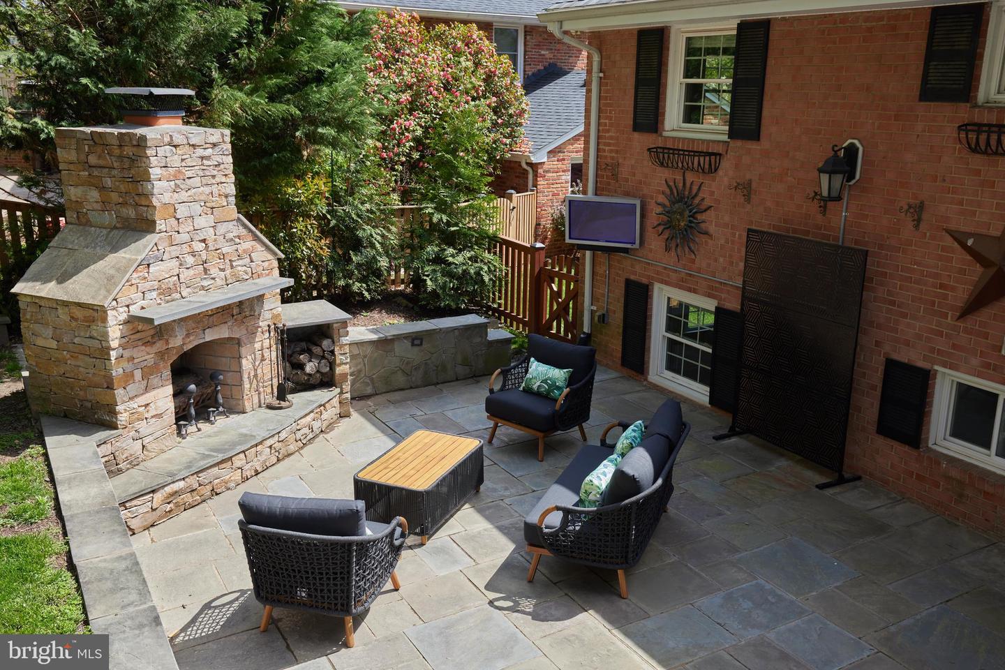 4709 Peacock Ave