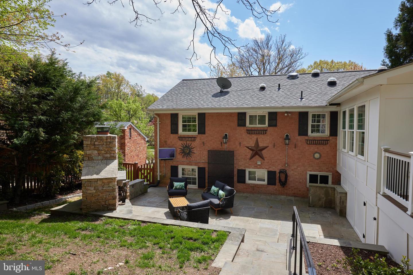 4709 Peacock Ave