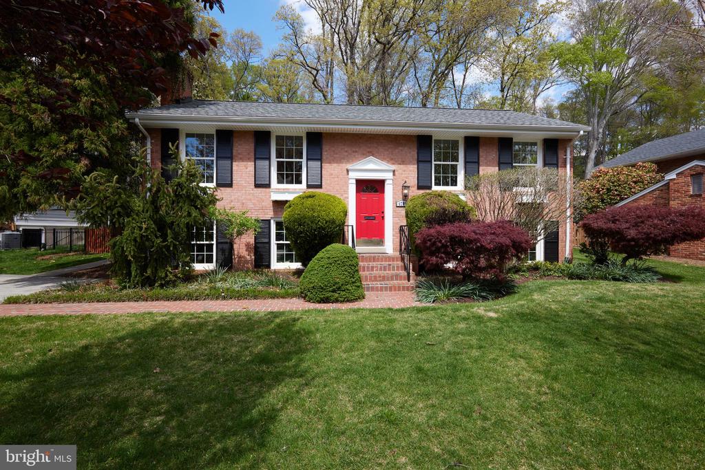 4709 Peacock Ave