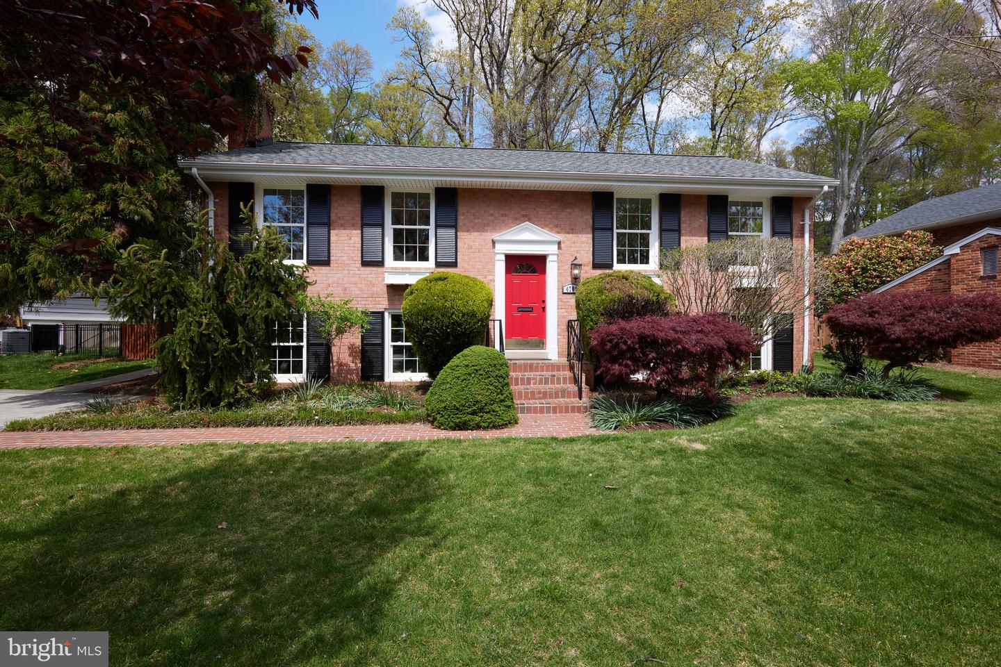 4709 Peacock Ave