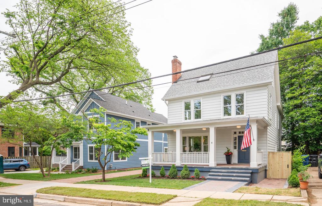6 W MOUNT IDA AVENUE