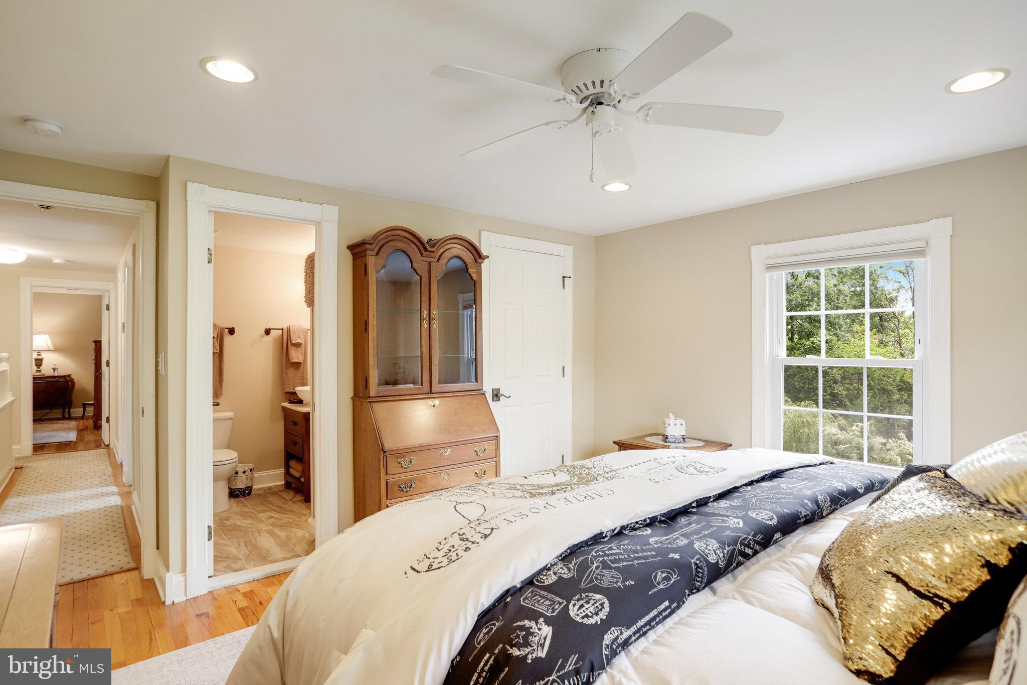 4004 Featherstone Pl