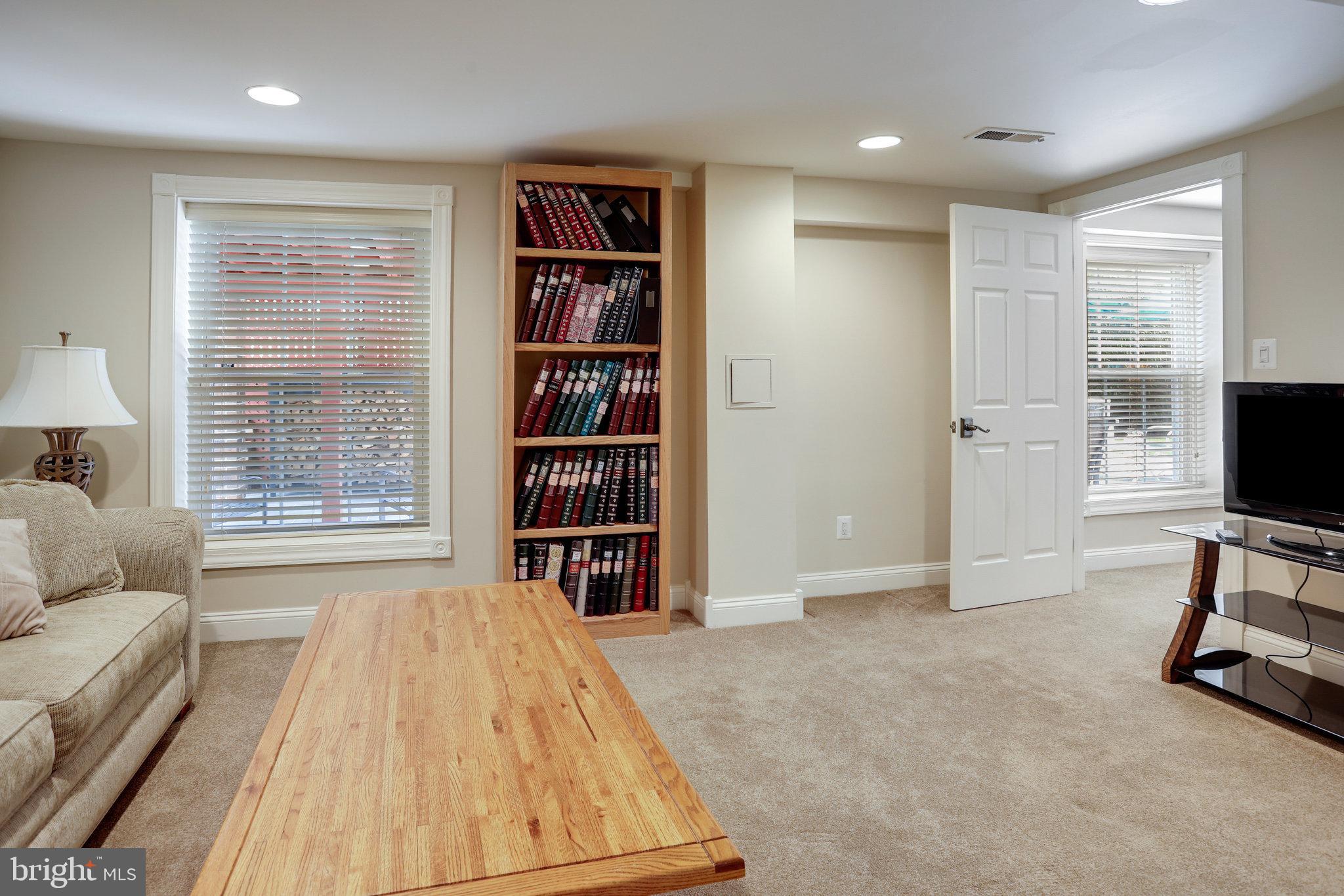 4004 Featherstone Pl