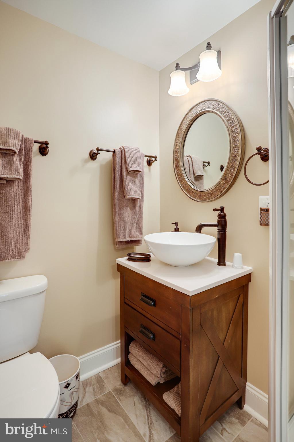 4004 Featherstone Pl