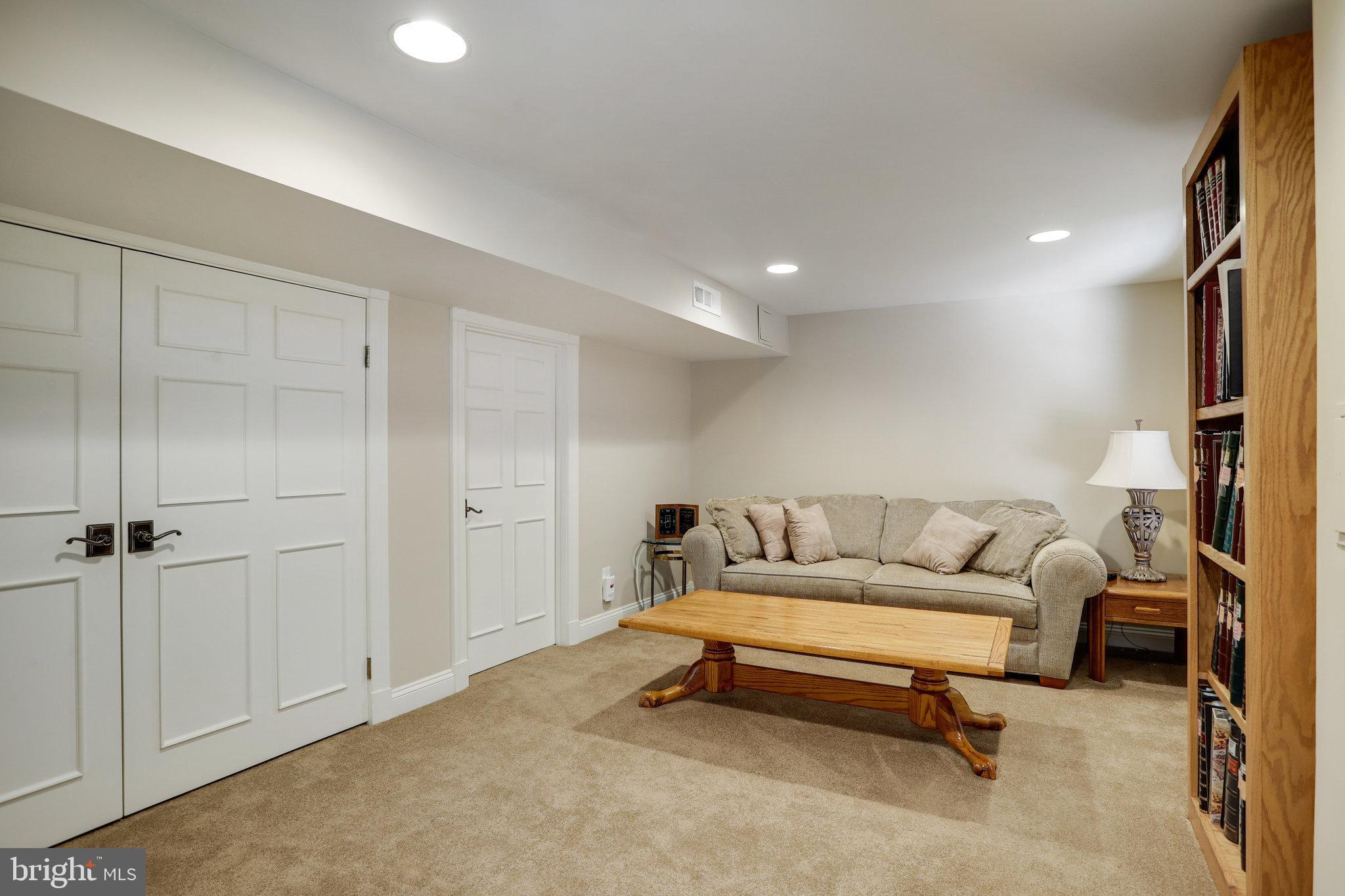 4004 Featherstone Pl