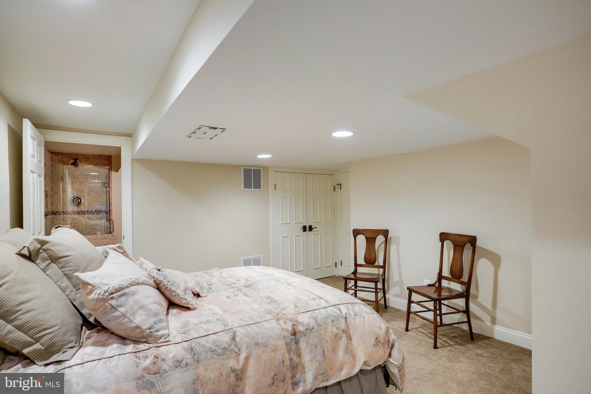 4004 Featherstone Pl