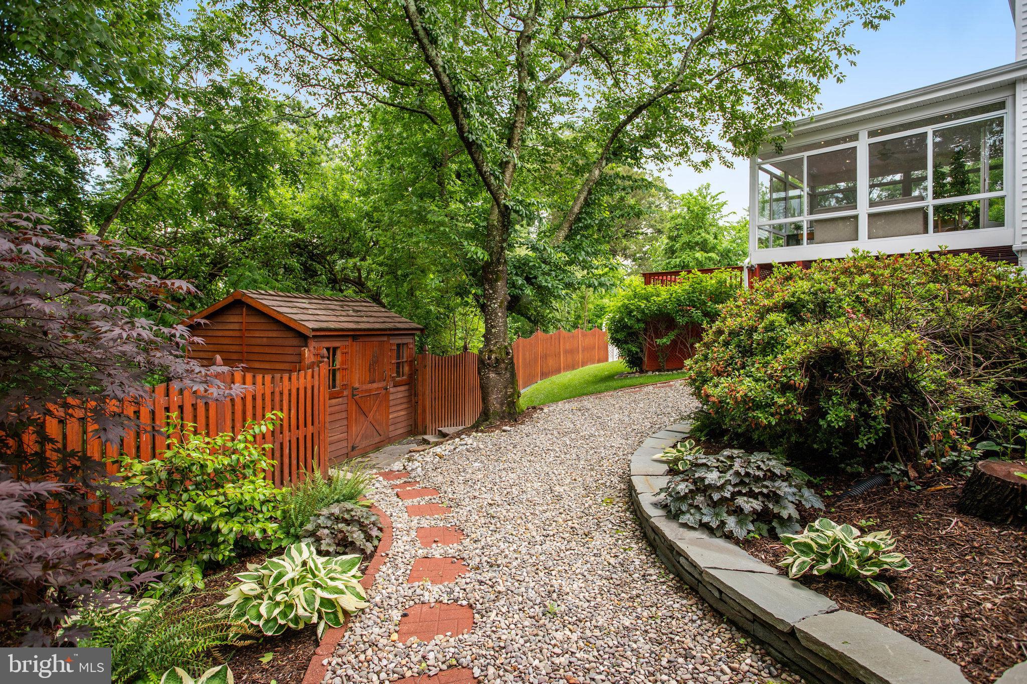 4004 Featherstone Pl