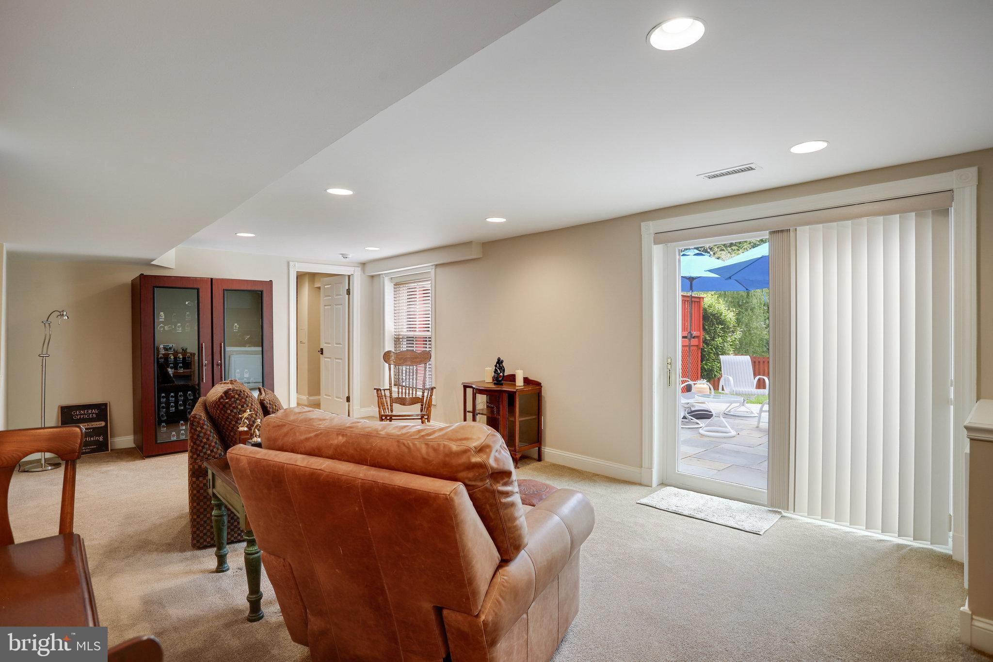 4004 Featherstone Pl