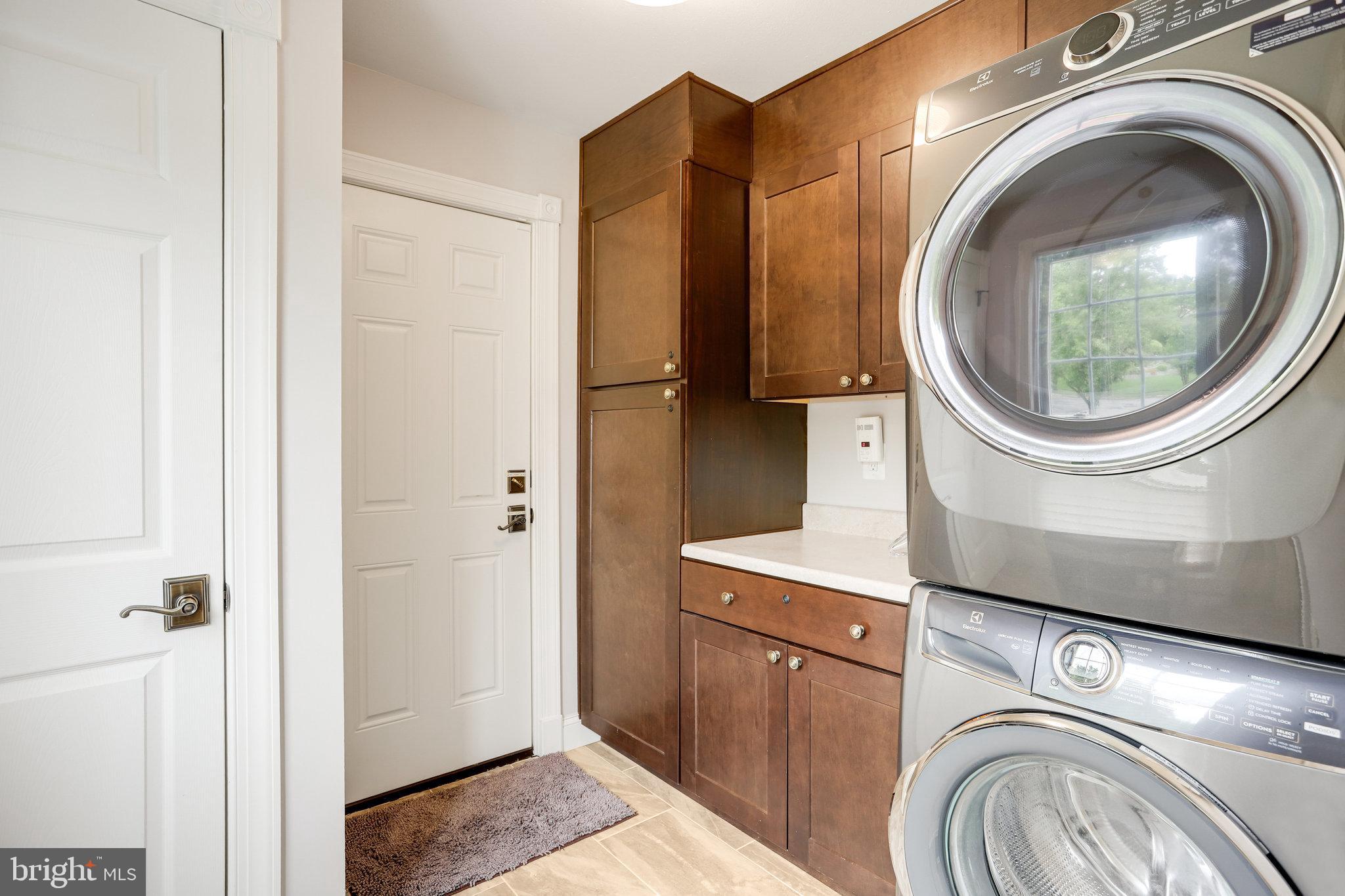 4004 Featherstone Pl