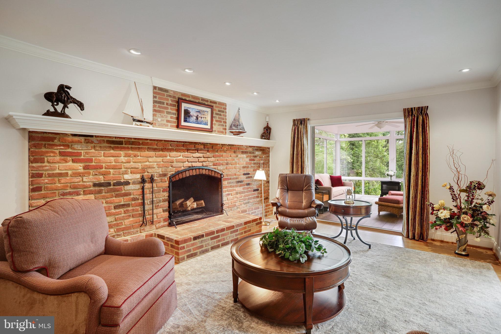 4004 Featherstone Pl